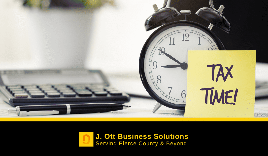 A desktop with a pen, a calculator, and a clock.